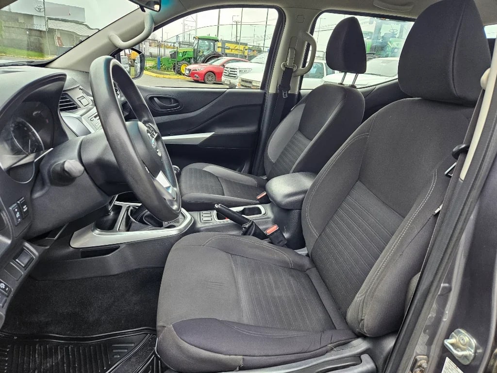 Nissan Navara Dc 4x2 2.3tdi Se año 2022