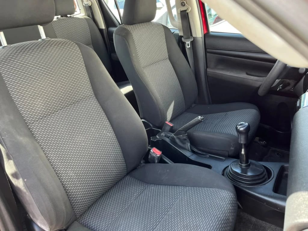 Toyota Hilux Dx Tss 4x4 Mt año 2023