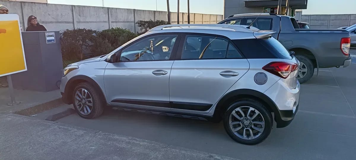 HYUNDAI I-20 1.4 Active 2ab Abs Mt año 2017