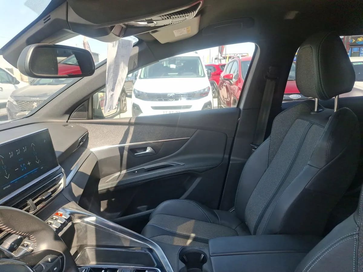 Peugeot 3008 1.5 Allure Pack Bluehdi 130 4x2 Eat8 5p año 2024