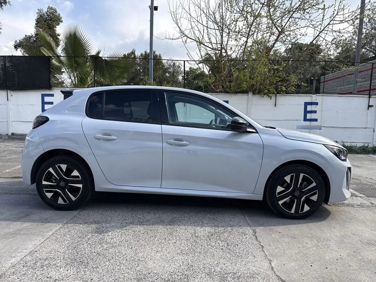 Peugeot 208 1.2 Mca Allure Mhev 136 4x2 Edct6 At 5p año 2026