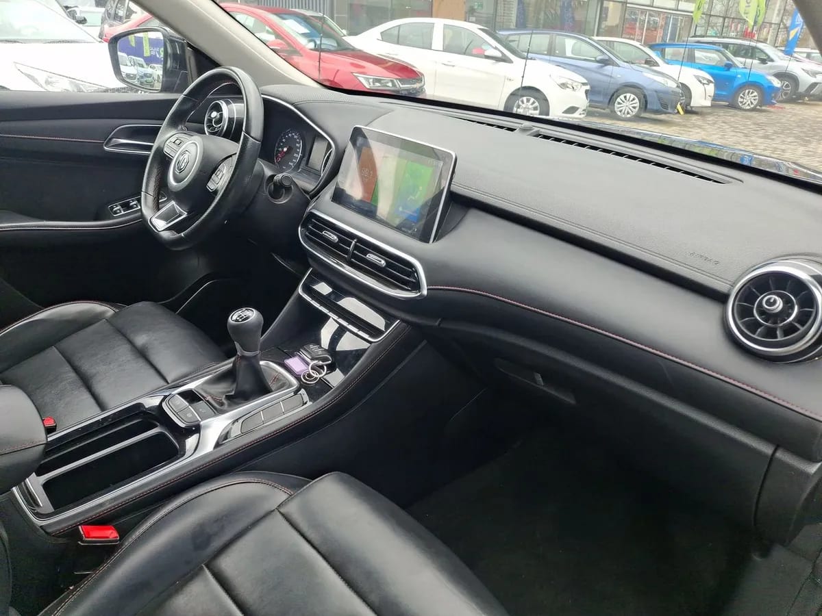 MG Hs 1.5t Comfort 2wd Mt 5p año 2022