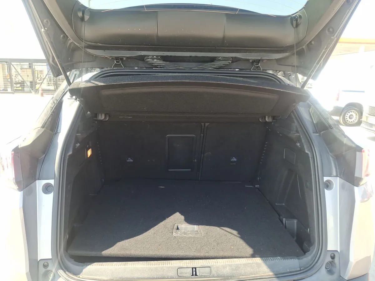 Peugeot 3008 1.5 Allure Pack Bluehdi 130 4x2 Eat8 5p año 2024