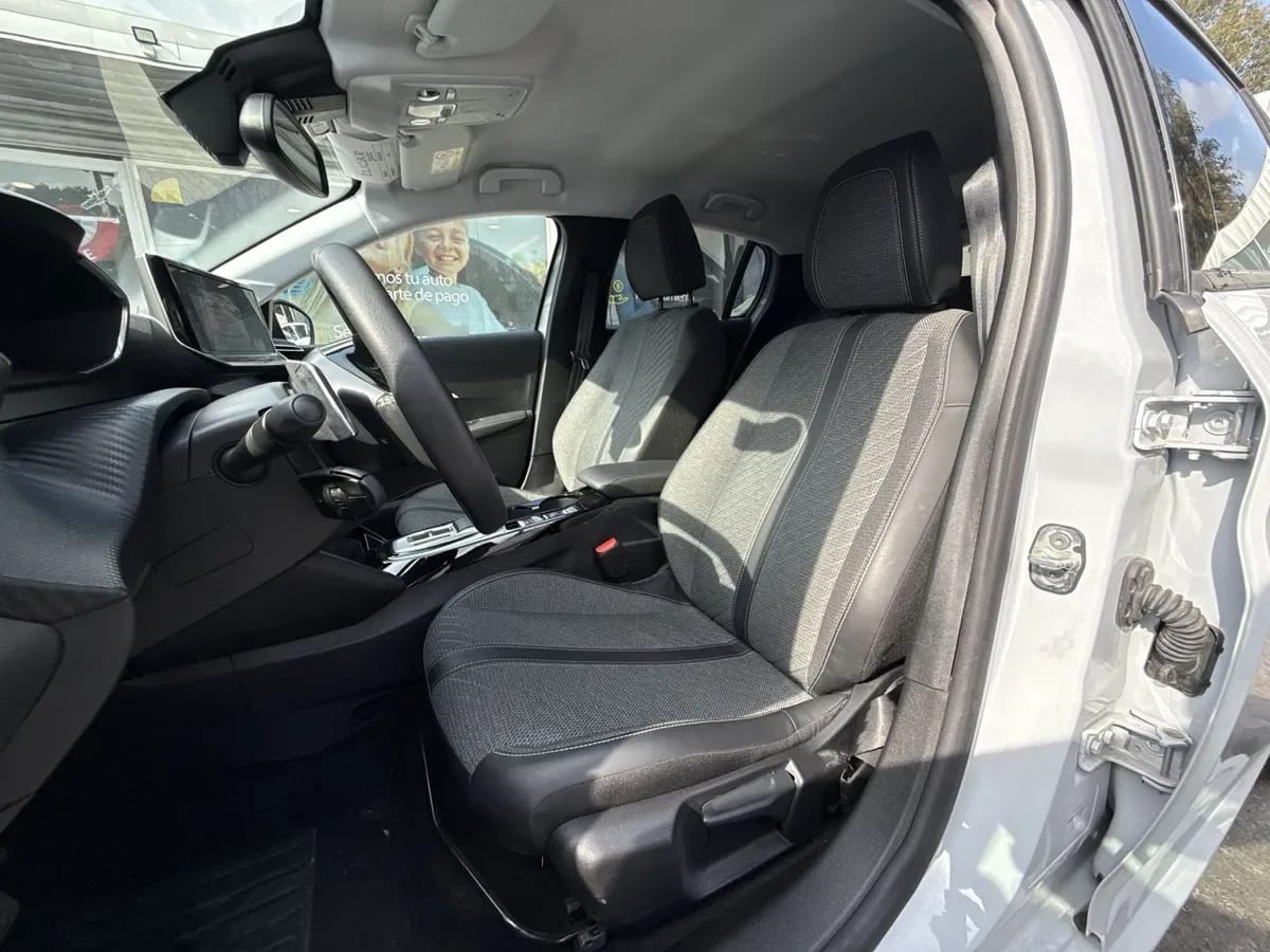 Peugeot 208 1.2 Mca Allure Mhev 136 4x2 Edct6 At 5p año 2026