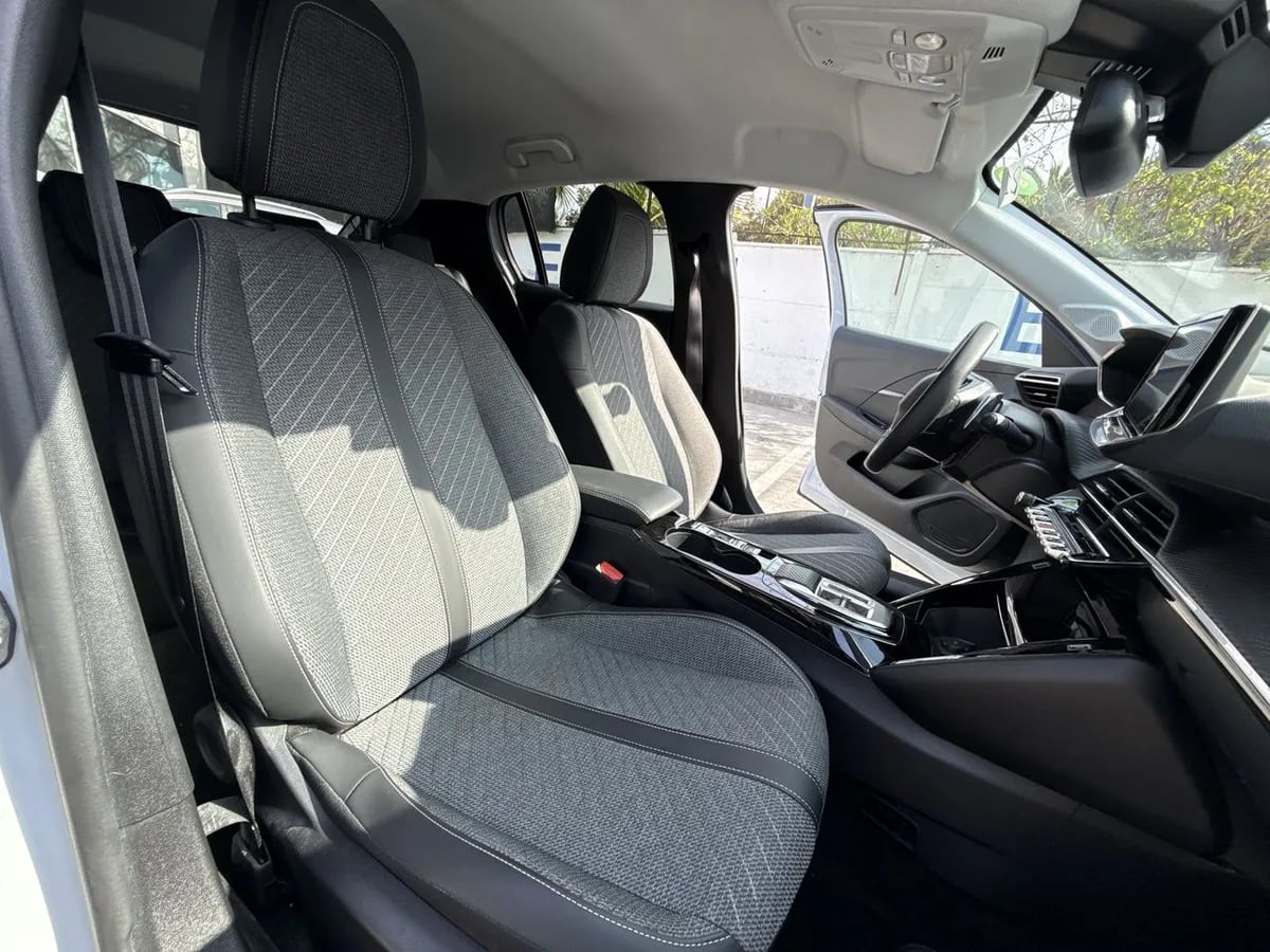 Peugeot 208 1.2 Mca Allure Mhev 136 4x2 Edct6 At 5p año 2026