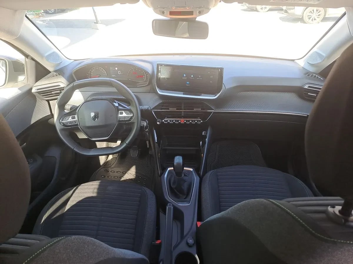 Peugeot 208 1.2 Puretech Allure Pack 100 4x2 Mt 5p año 2024