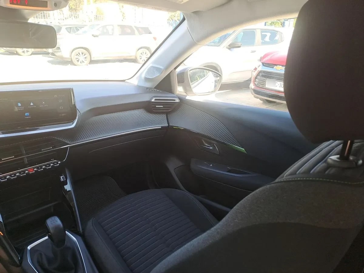 Peugeot 208 1.2 Puretech Allure Pack 100 4x2 Mt 5p año 2024