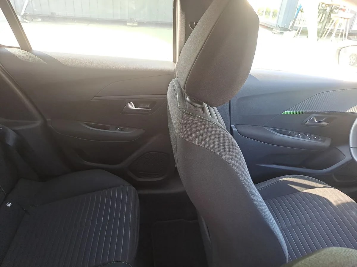 Peugeot 208 1.2 Puretech Allure Pack 100 4x2 Mt 5p año 2024