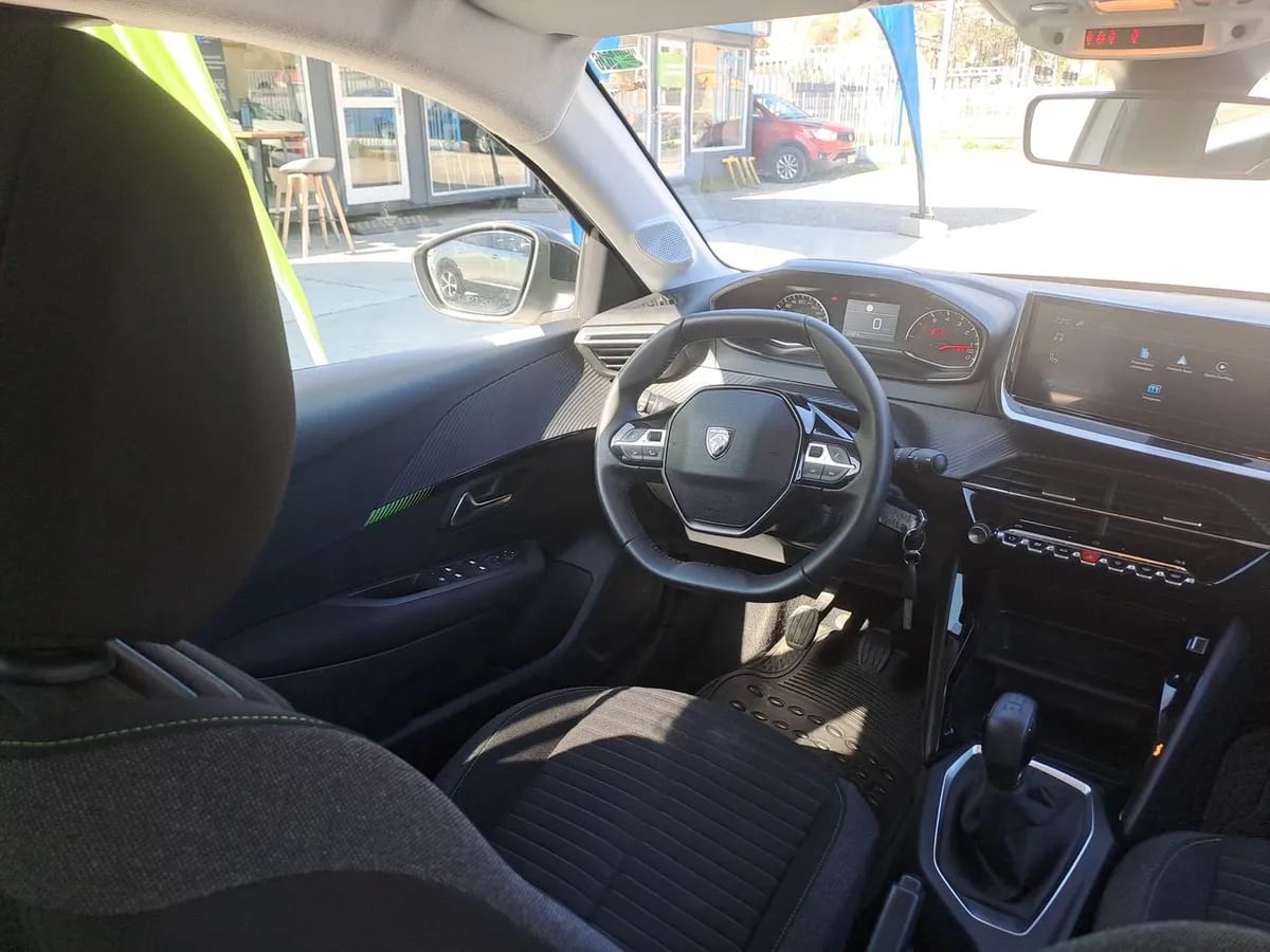 Peugeot 208 1.2 Puretech Allure Pack 100 4x2 Mt 5p año 2024