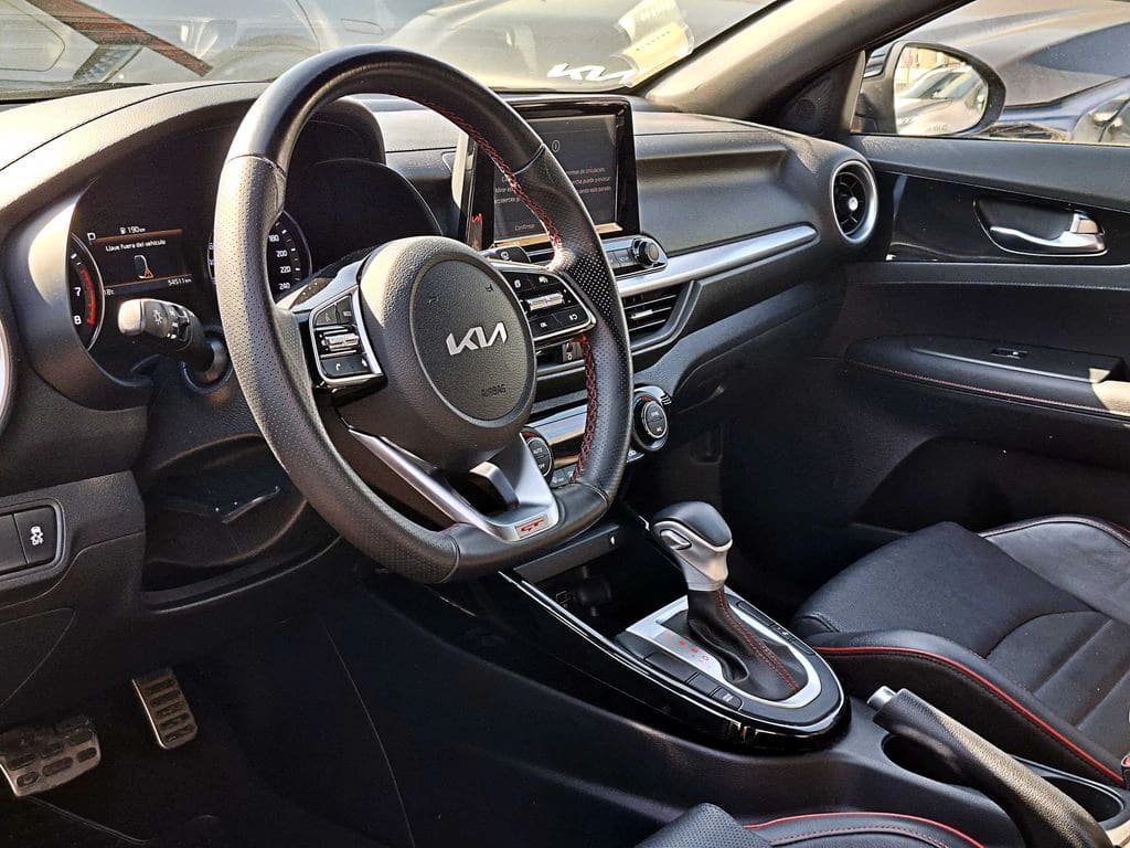 Kia Cerato 5 Gt año 2022