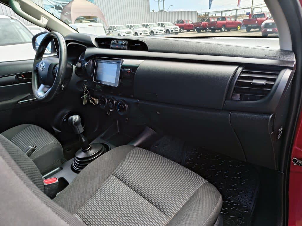 Toyota Hilux 2.4 Diesel 4x2 T/m año 2022