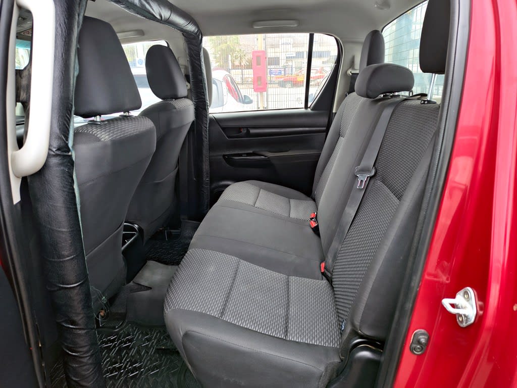 Toyota Hilux Tss 2.4 Diesel 4x4 T/m año 2023