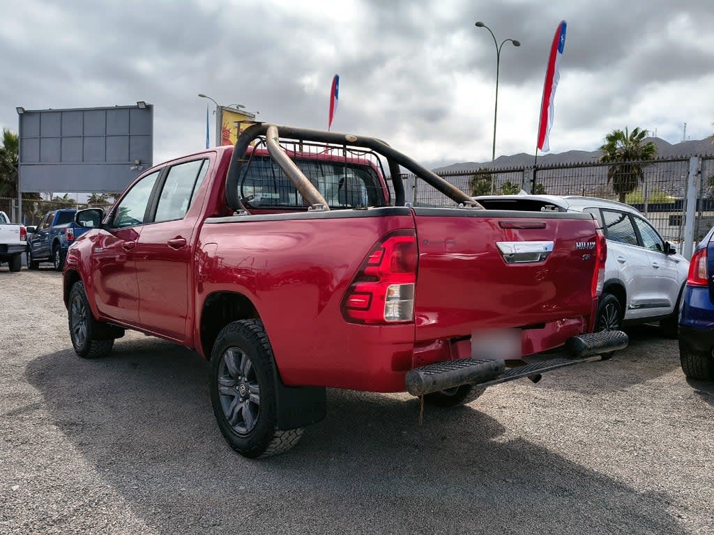 Toyota Hilux 2.8 Sr Diesel 4x4 T/m año 2023