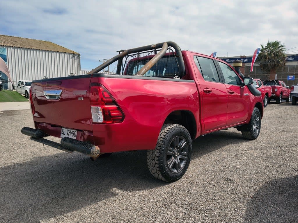 Toyota Hilux 2.8 Sr Diesel 4x4 T/m año 2023
