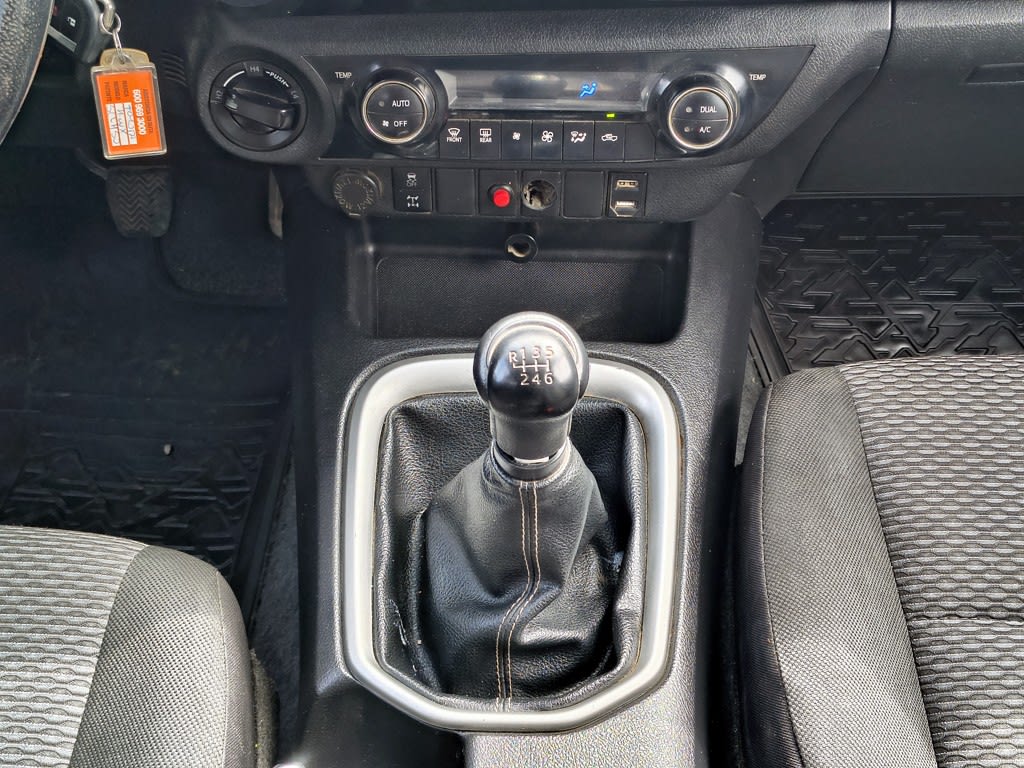 Toyota Hilux 2.8 Sr Diesel 4x4 T/m año 2023