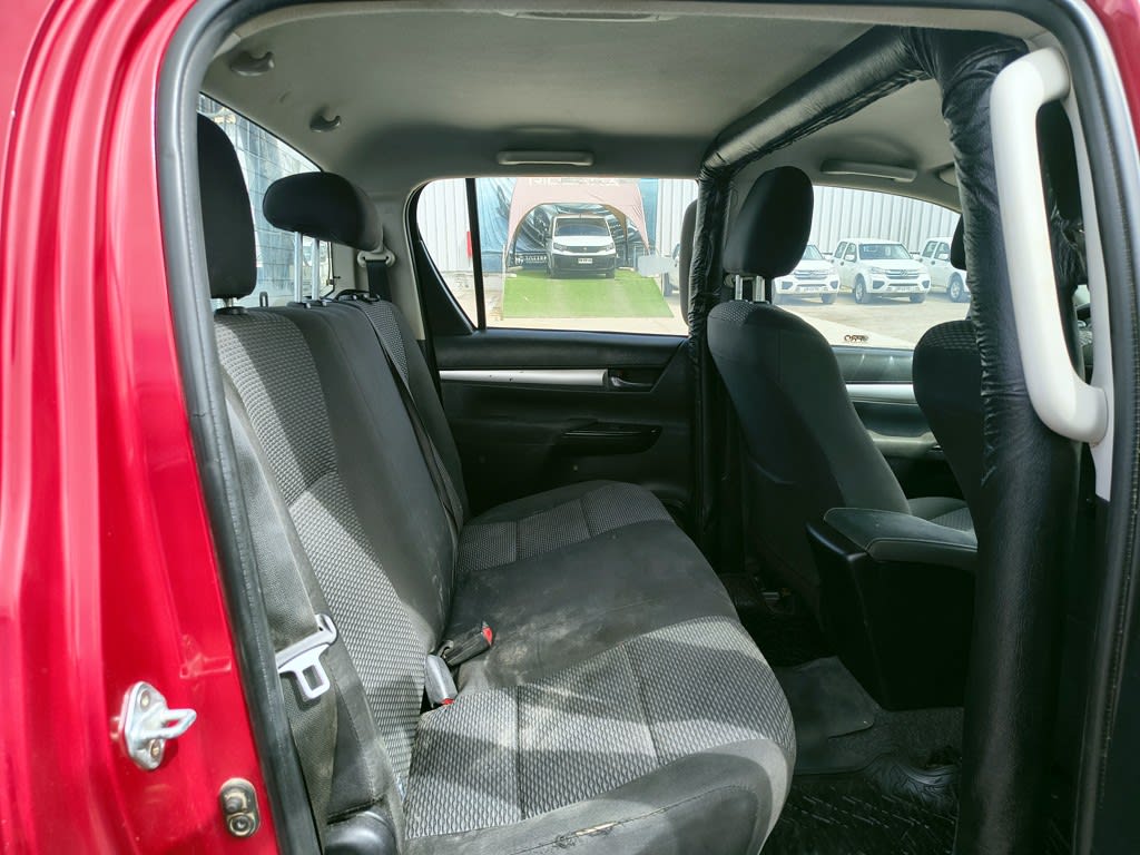 Toyota Hilux 2.8 Sr Diesel 4x4 T/m año 2023