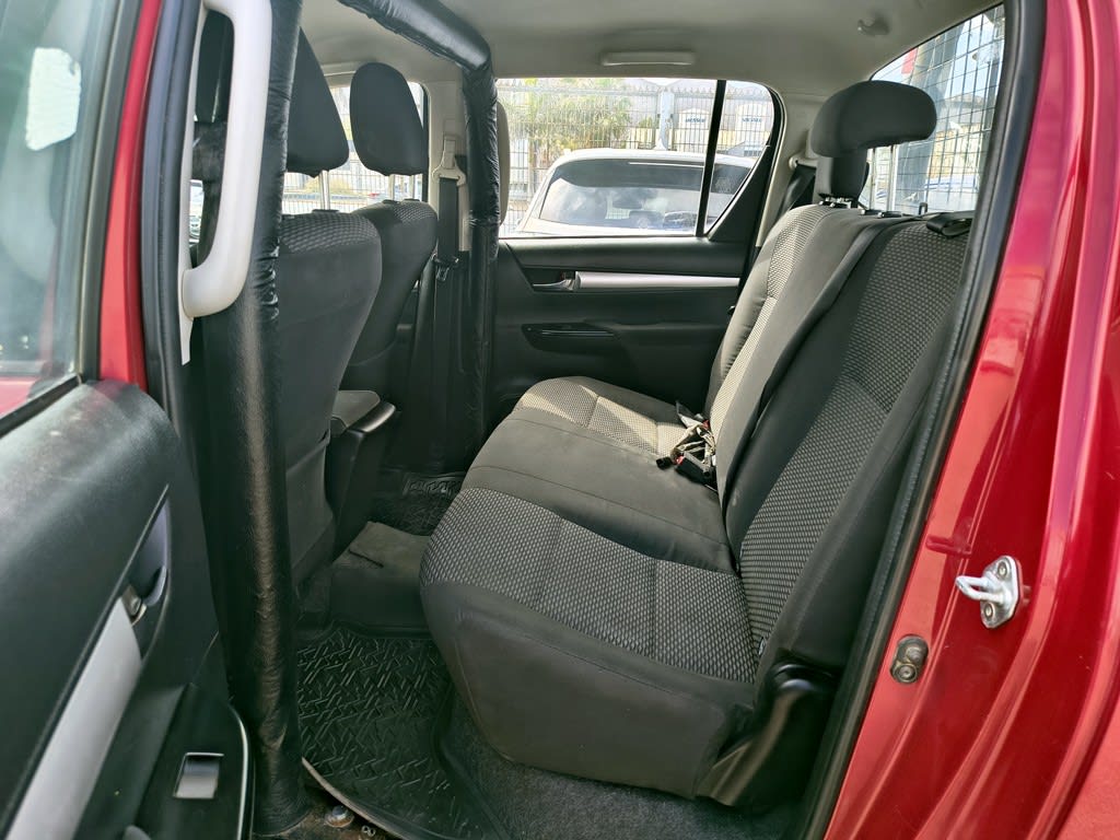 Toyota Hilux 2.8 Sr Diesel 4x4 T/m año 2023