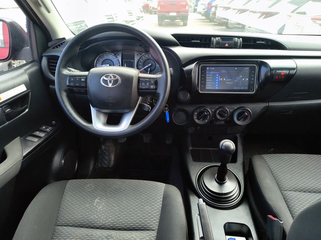 Toyota Hilux 2.4 Diesel 4x2 T/m año 2023