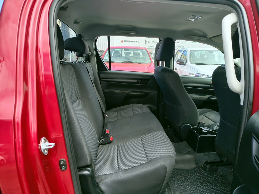 Toyota Hilux 2.4 Diesel 4x2 T/m año 2023