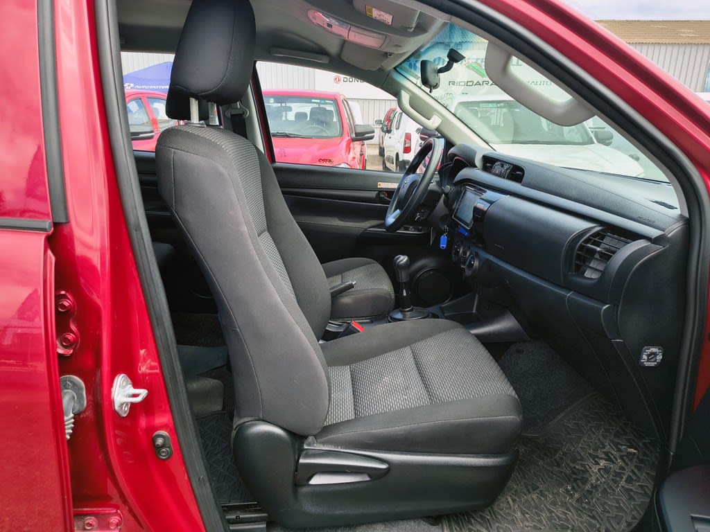 Toyota Hilux 2.4 Diesel 4x2 T/m año 2023