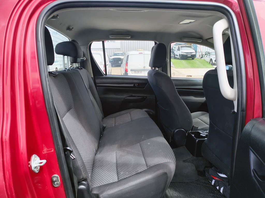 Toyota Hilux Tss 2.4 Diesel 4x4 T/m año 2023
