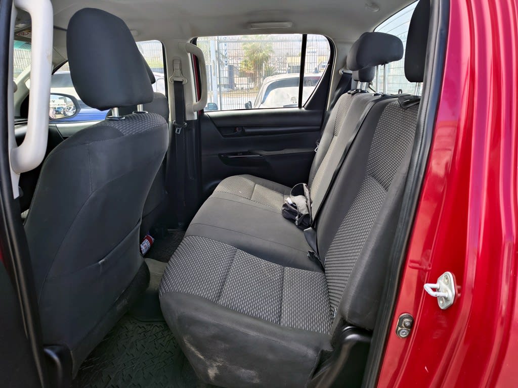 Toyota Hilux Tss 2.4 Diesel 4x4 T/m año 2023