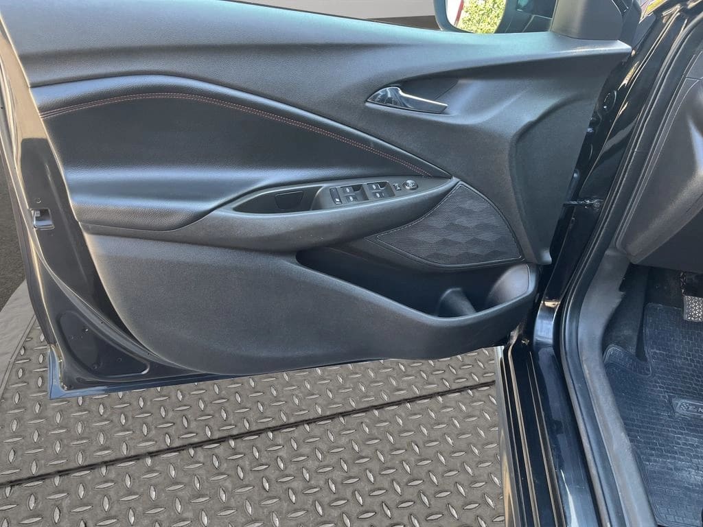 Chevrolet Onix Hb Rs 1.0t año 2021