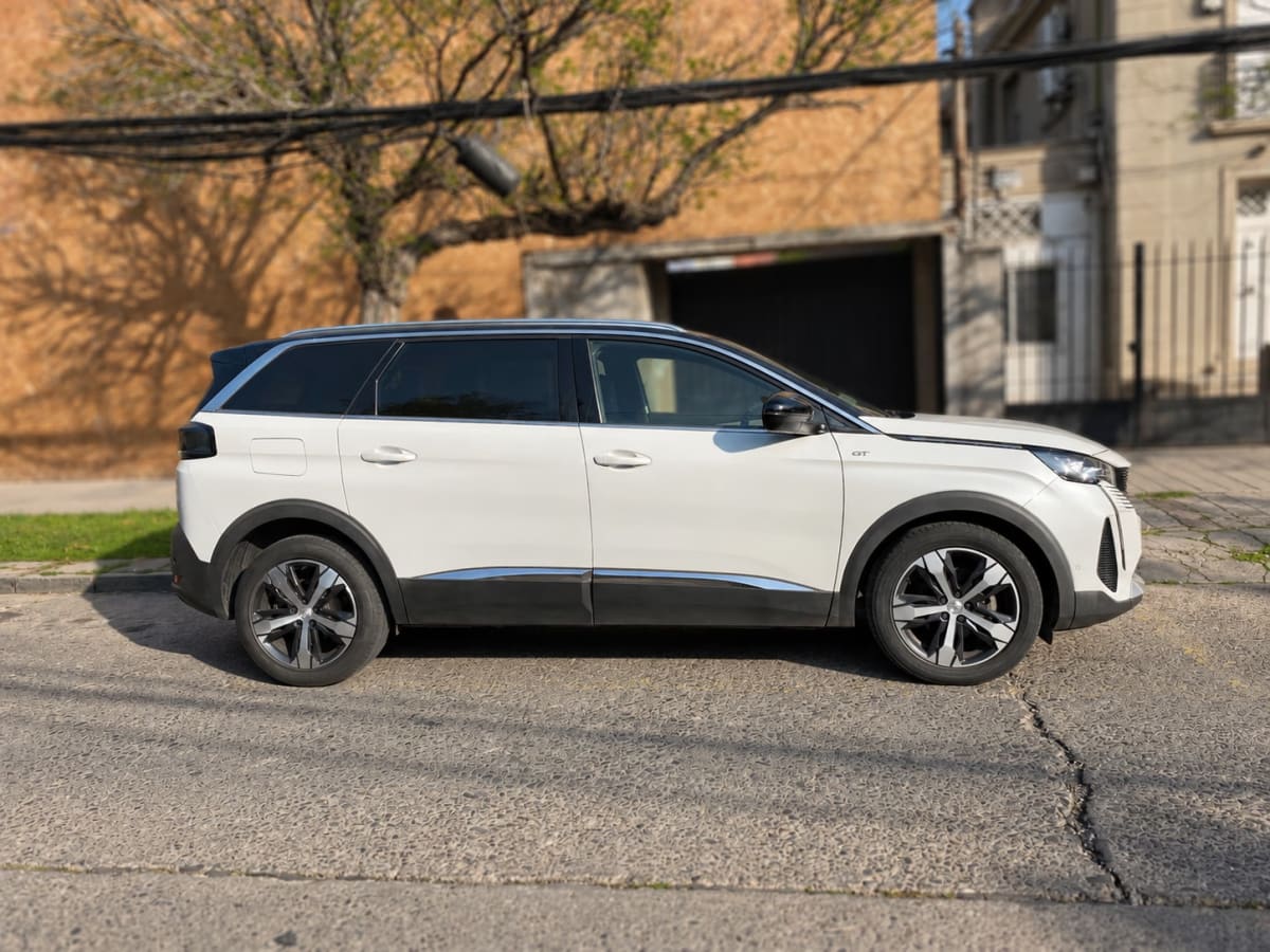 Peugeot 5008 Gt Bluehdi 4x2 año 2023