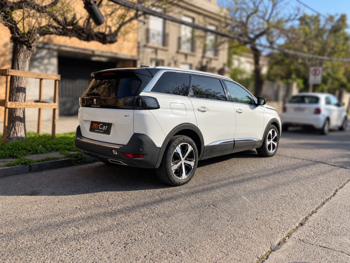 Peugeot 5008 Gt Bluehdi 4x2 año 2023