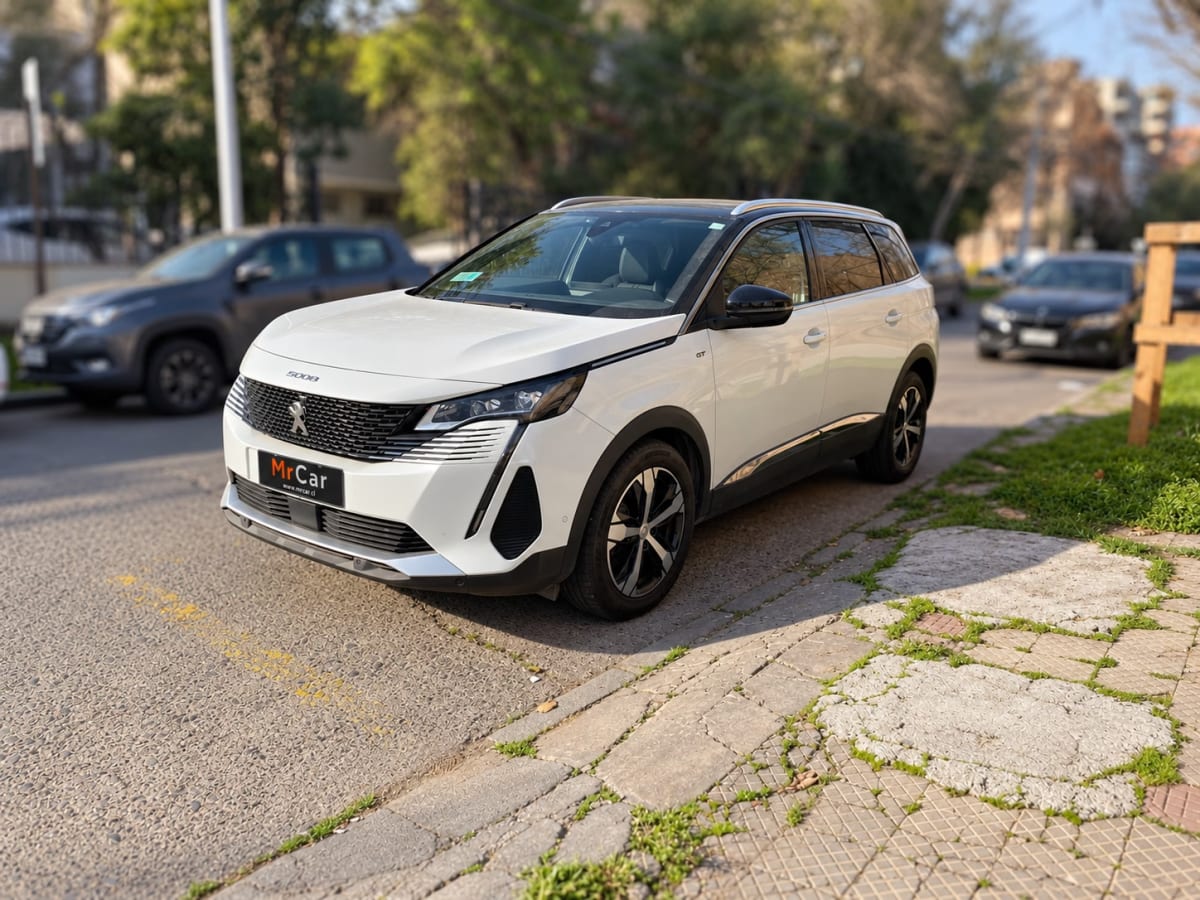 Peugeot 5008 Gt Bluehdi 4x2 año 2023