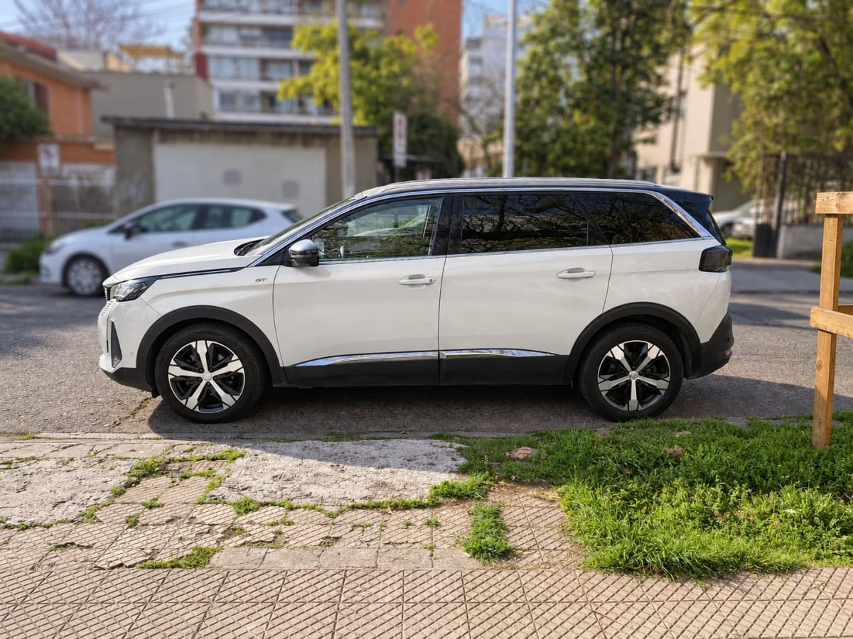 Peugeot 5008 Gt Bluehdi 4x2 año 2023