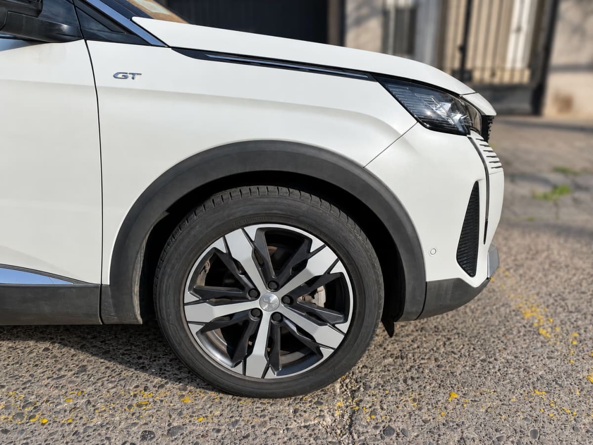 Peugeot 5008 Gt Bluehdi 4x2 año 2023