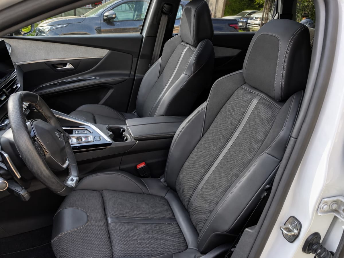 Peugeot 5008 Gt Bluehdi 4x2 año 2023