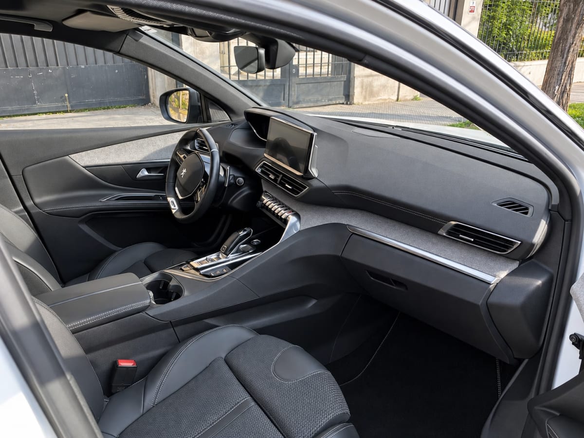 Peugeot 5008 Gt Bluehdi 4x2 año 2023