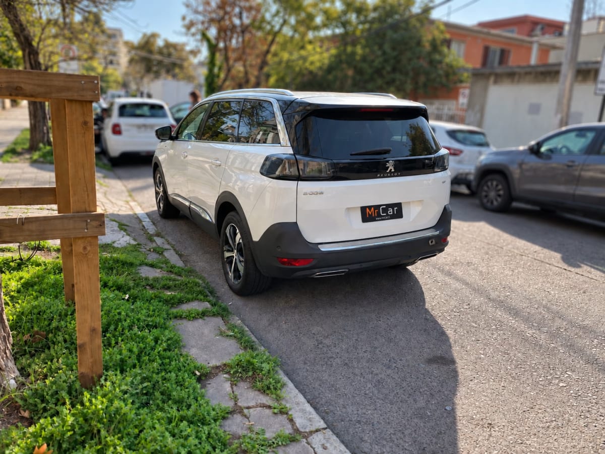 Peugeot 5008 Gt Bluehdi 4x2 año 2023