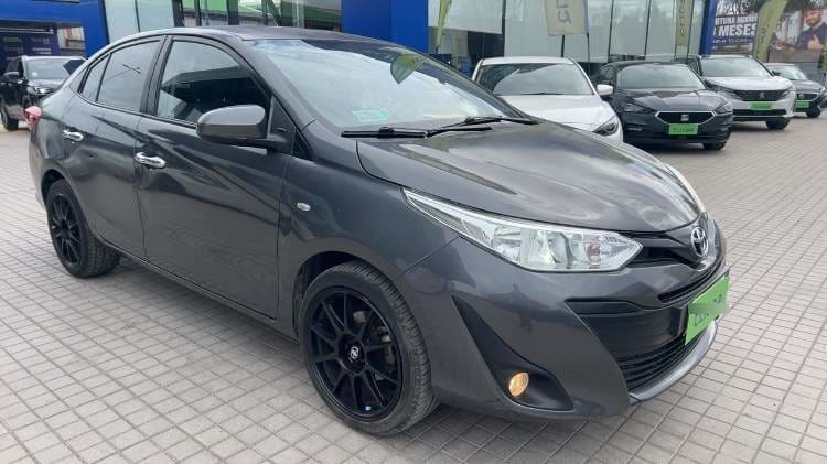 Toyota Yaris 1.5 Gli 4x2 E Mt 4p año 2019