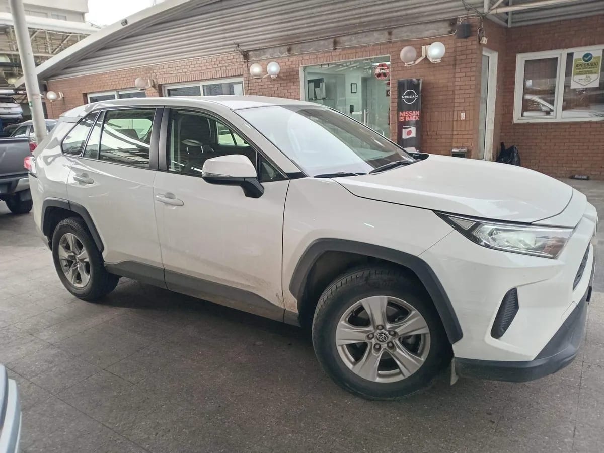 Toyota Rav 4 2.0 Le 4x2 Cvt At 5p año 2021