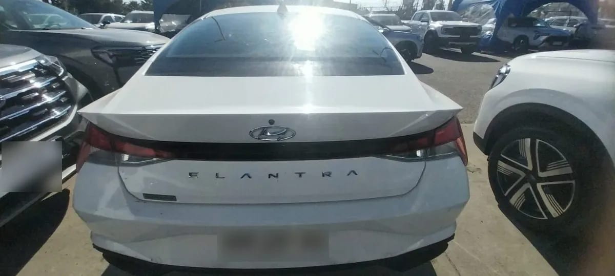 Hyundai Elantra 1.6 Cn7 Plus 4x2 Mt 4p año 2022