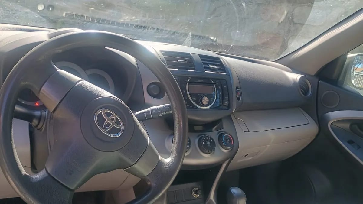 TOYOTA RAV4 2.0 Std 4x2 Mt 722ml3 año 2010