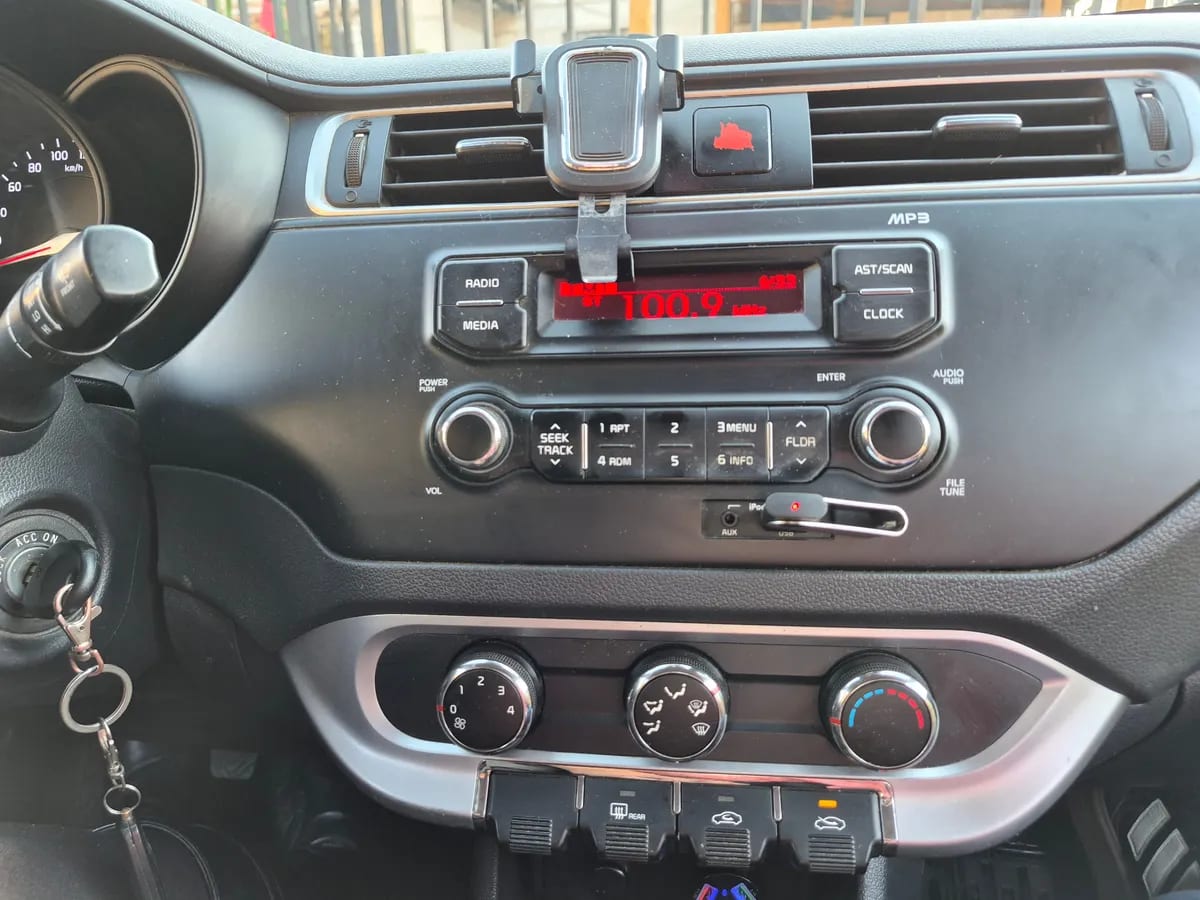 KIA MOTORS RIO 4 1.4 Ex Dab Abs Mt año 2016