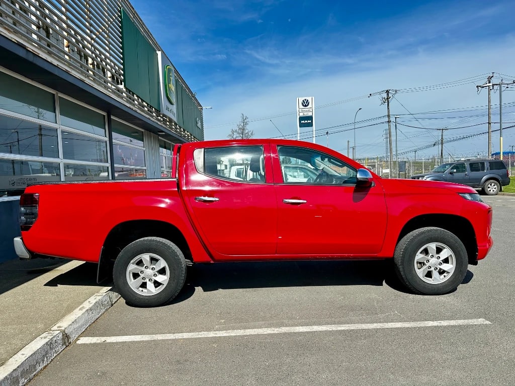Mitsubishi L200 L200 4x2 Katana D/c 2.4 Td Mt Cr año 2023
