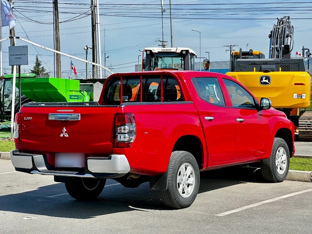 Mitsubishi L200 L200 4x2 Katana D/c 2.4 Td Mt Cr año 2023
