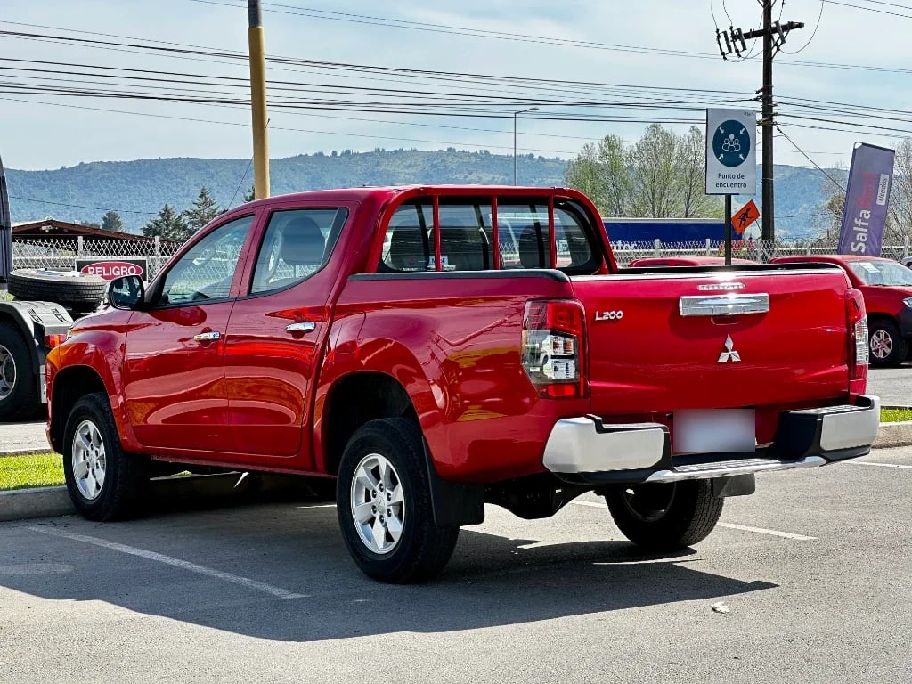 Mitsubishi L200 L200 4x2 Katana D/c 2.4 Td Mt Cr año 2023