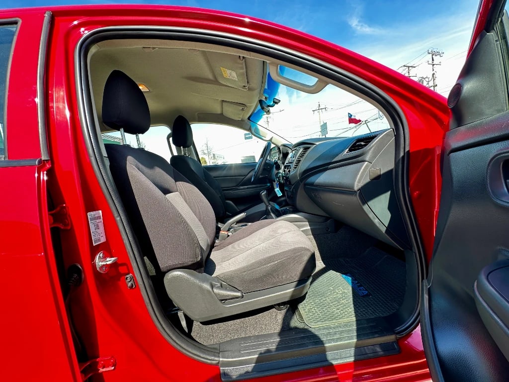 Mitsubishi L200 L200 4x2 Katana D/c 2.4 Td Mt Cr año 2023
