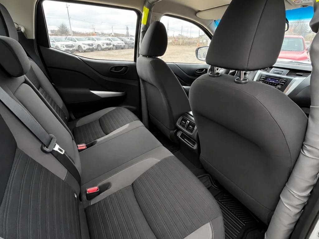 Nissan Navara Dc 4x4 2.3 Tdi Se año 2023