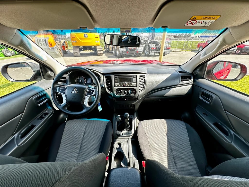 Mitsubishi L200 L200 4x2 Katana D/c 2.4 Td Mt Cr año 2023