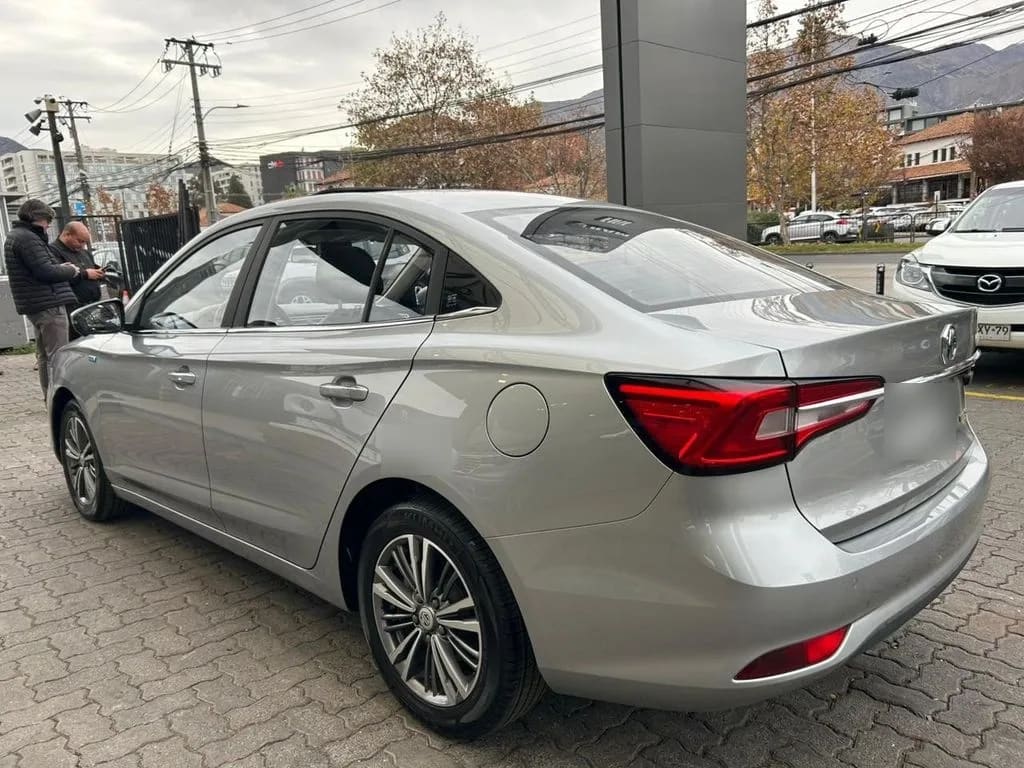 MG 5 1.5 Dlx Mt año 2025