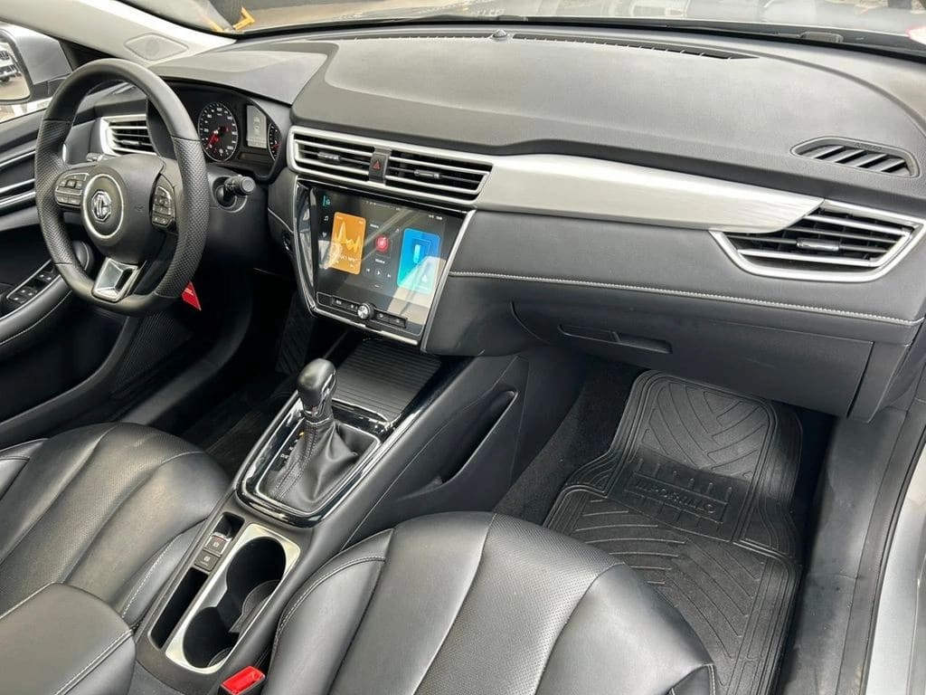 MG 5 1.5 Dlx Mt año 2025