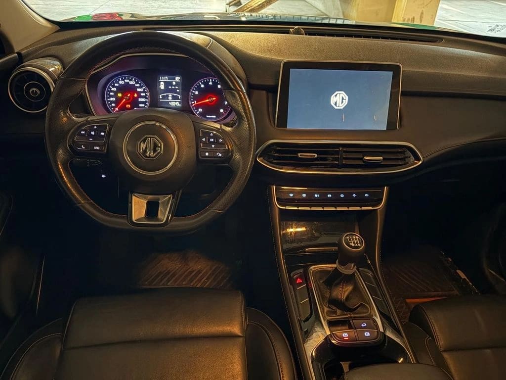 MG Hs 1.5t Comfort 2wd Mt 5p año 2023