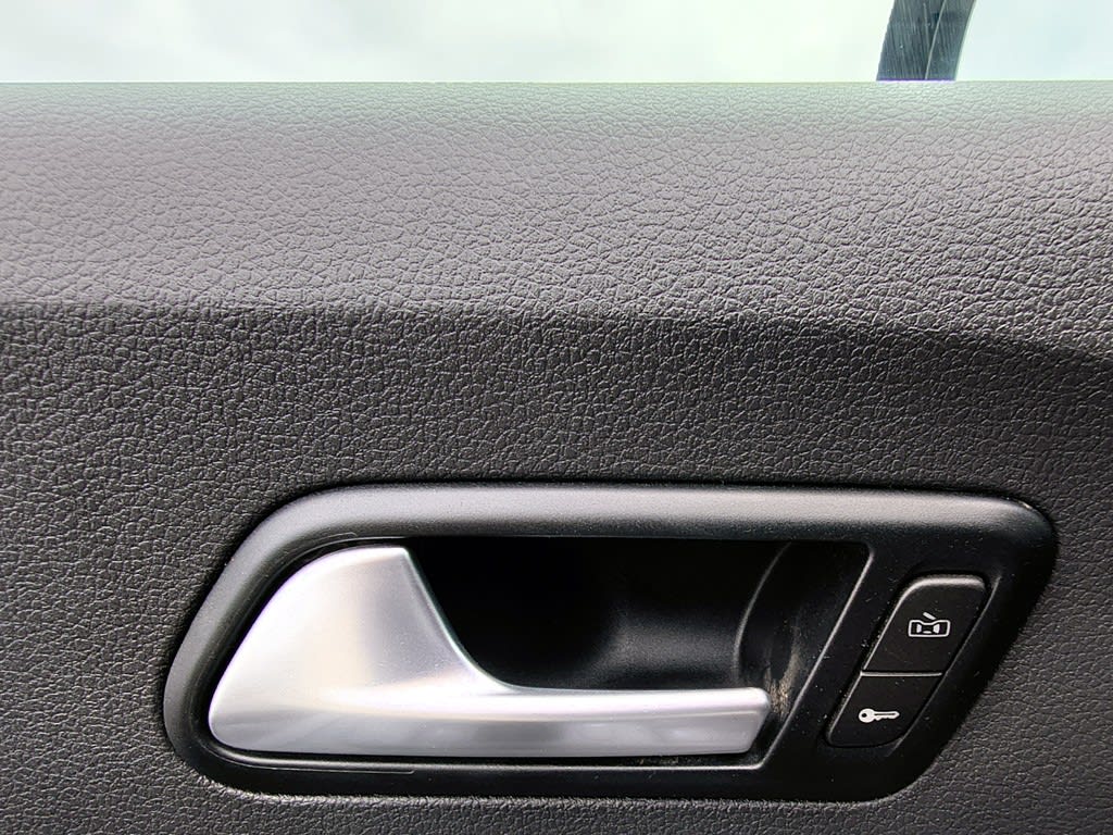 Volkswagen Amarok 2.0 Diesel 4x2 T/m Trendline año 2023